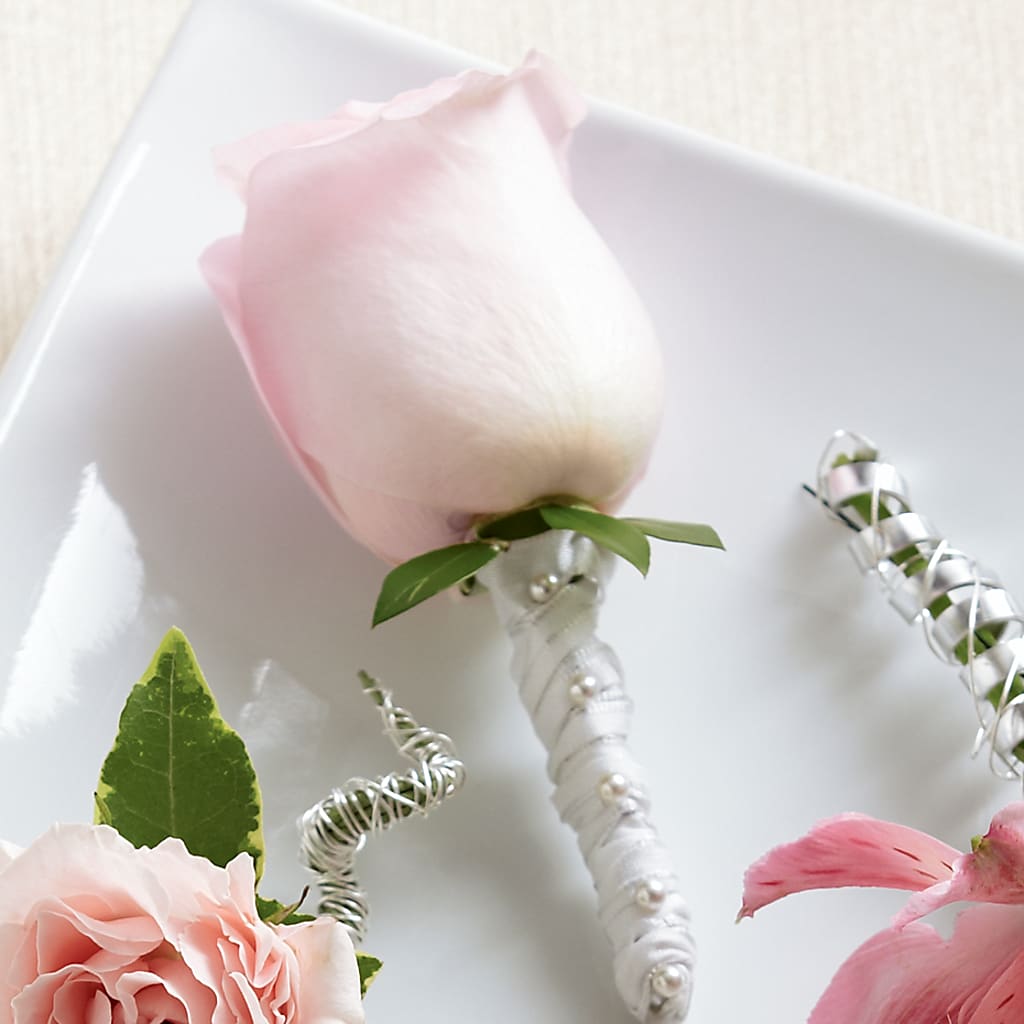 Pink Rose Boutonniere – WOYSHNER'S FLOWER SHOP, Lackawanna NY