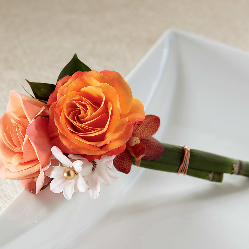 Sunset Dream Boutonniere – WOYSHNER'S FLOWER SHOP, Lackawanna NY