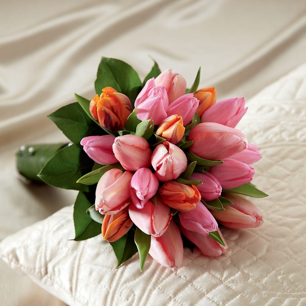 Embraceable Bouquet – WOYSHNER'S FLOWER SHOP, Lackawanna NY