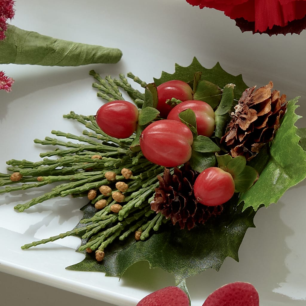 Red Berry Boutonniere – WOYSHNER'S FLOWER SHOP, Lackawanna NY