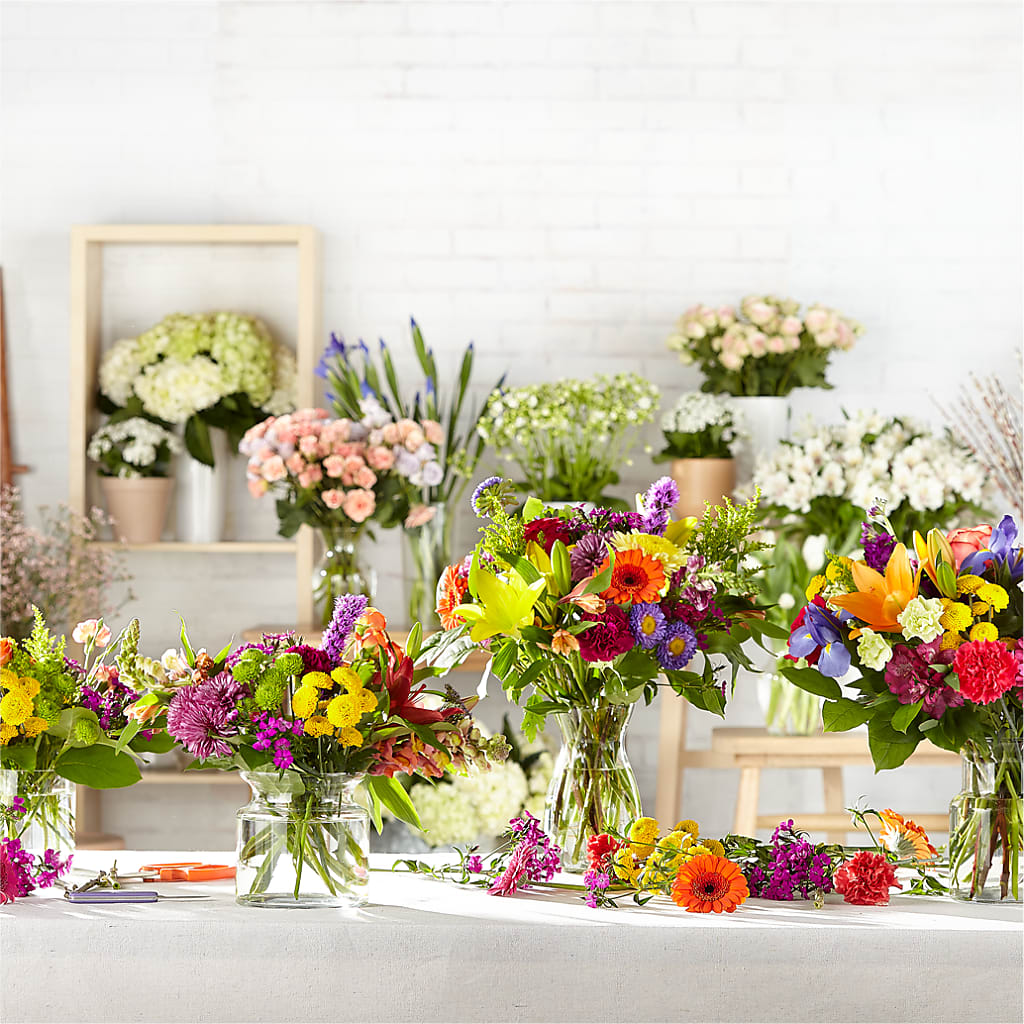 Bold & Bright – A Florist Original – WOYSHNER'S FLOWER SHOP, Lackawanna NY