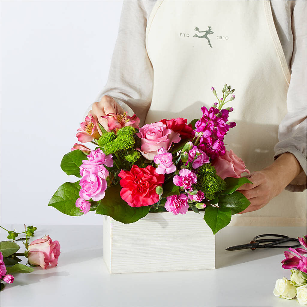 Sweetberry Box – A Florist Original – WOYSHNER'S FLOWER SHOP, Lackawanna NY