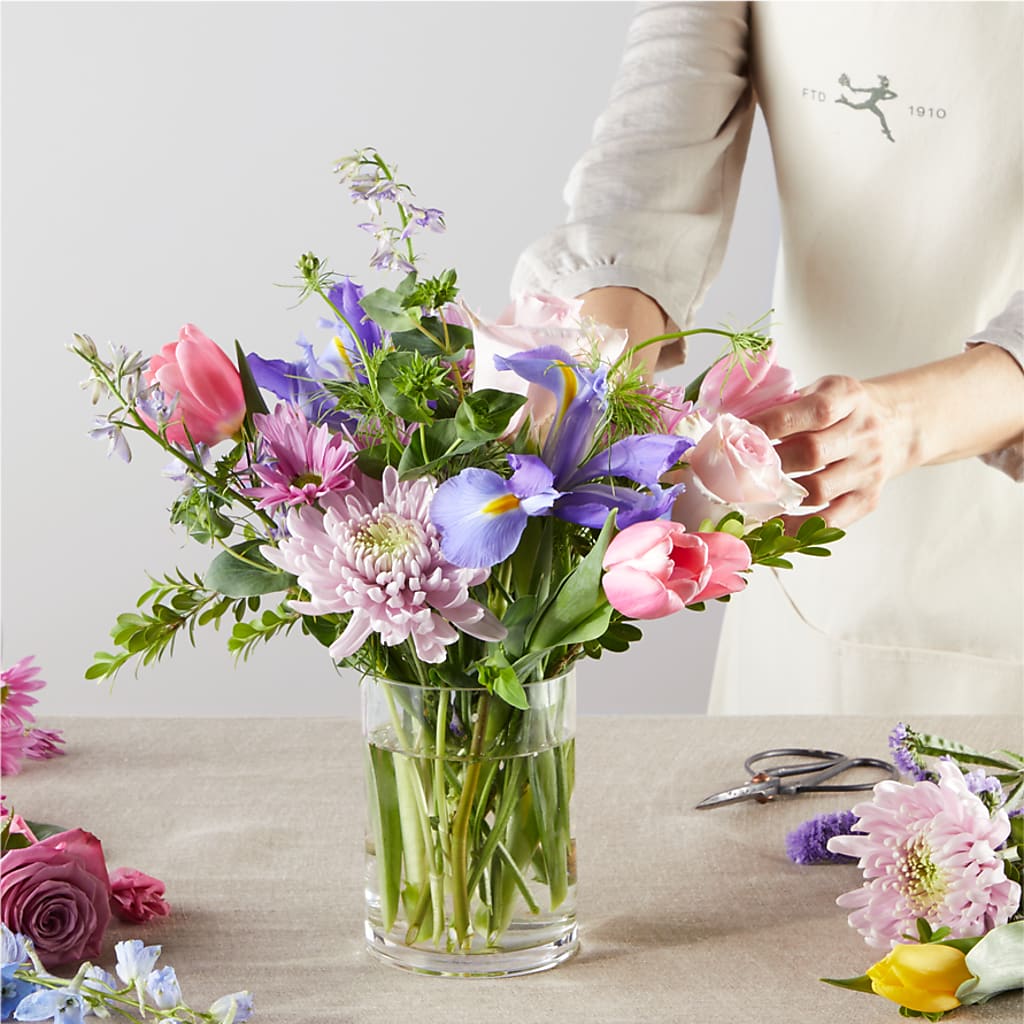 Pastel Tradition - A Florist Original – WOYSHNER'S FLOWER SHOP, Lackawanna NY