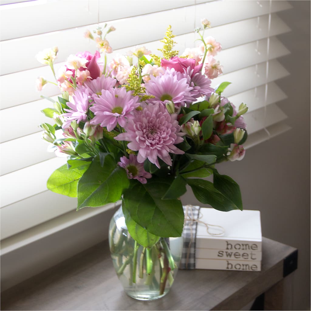 Pastel Tradition - A Florist Original – WOYSHNER'S FLOWER SHOP, Lackawanna NY