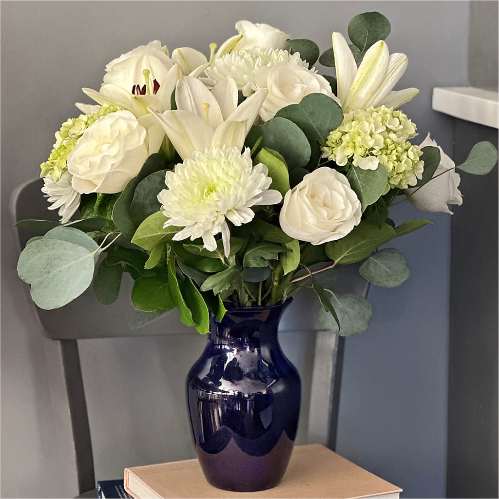 Snowy Dreams Bouquet – WOYSHNER'S FLOWER SHOP, Lackawanna NY