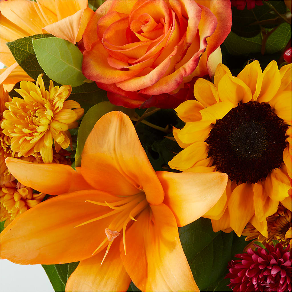 Grateful Centerpiece – WOYSHNER'S FLOWER SHOP, Lackawanna NY
