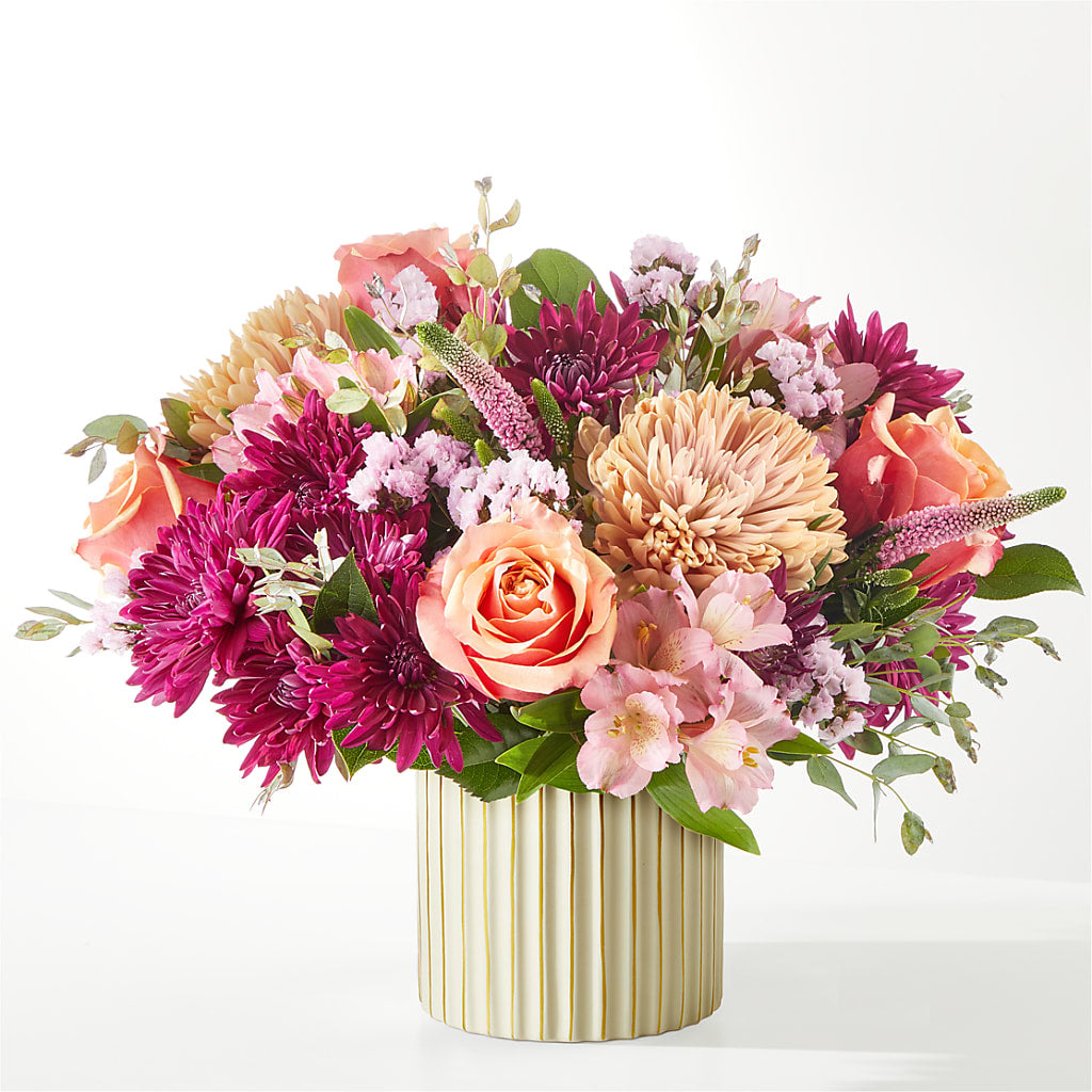 Berry Cobbler Bouquet with Ivory Vase – WOYSHNER'S FLOWER SHOP, Lackawanna NY