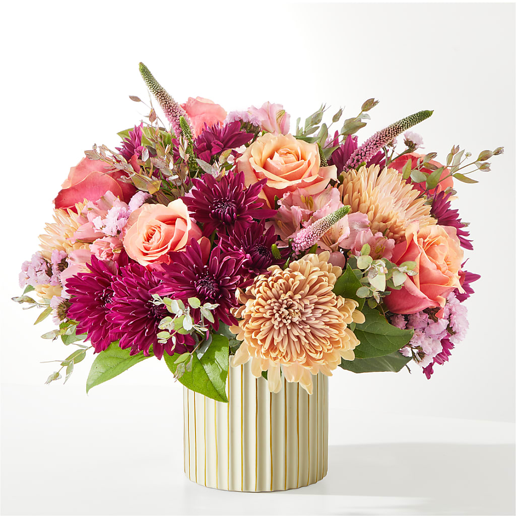 Berry Cobbler Bouquet with Ivory Vase – WOYSHNER'S FLOWER SHOP, Lackawanna NY