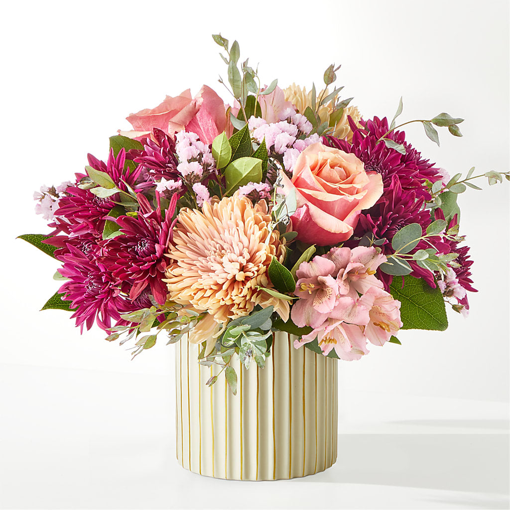 Berry Cobbler Bouquet with Ivory Vase – WOYSHNER'S FLOWER SHOP, Lackawanna NY