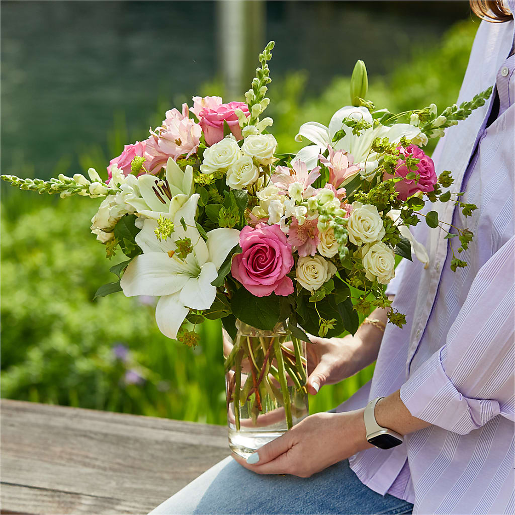 Fondly Bouquet – WOYSHNER'S FLOWER SHOP, Lackawanna NY